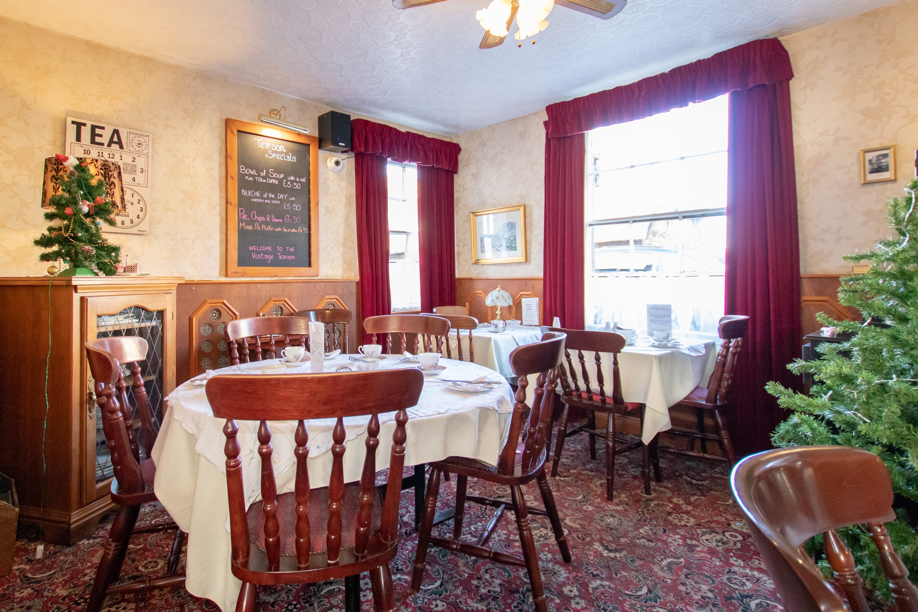 Eating out in Alford